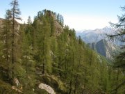 Il Bec Chaty (1903 m)
che viene aggirato
e superato in altezza
(7547 bytes)